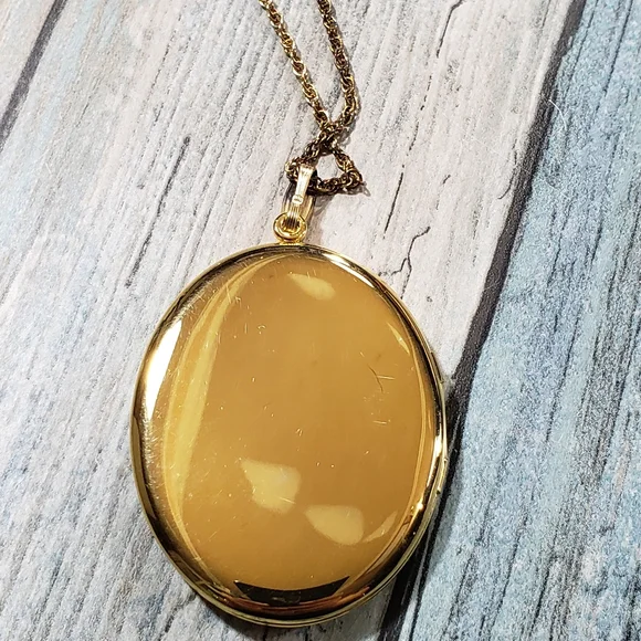 Marathon 12k GF Flower Locket - Picture 12 of 16